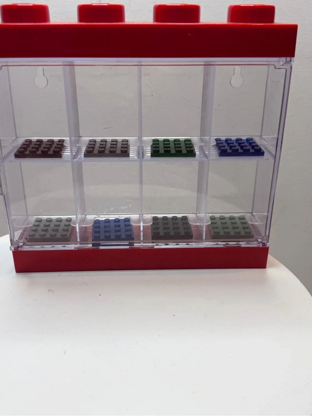 Official LEGO display case for 8 minifigures